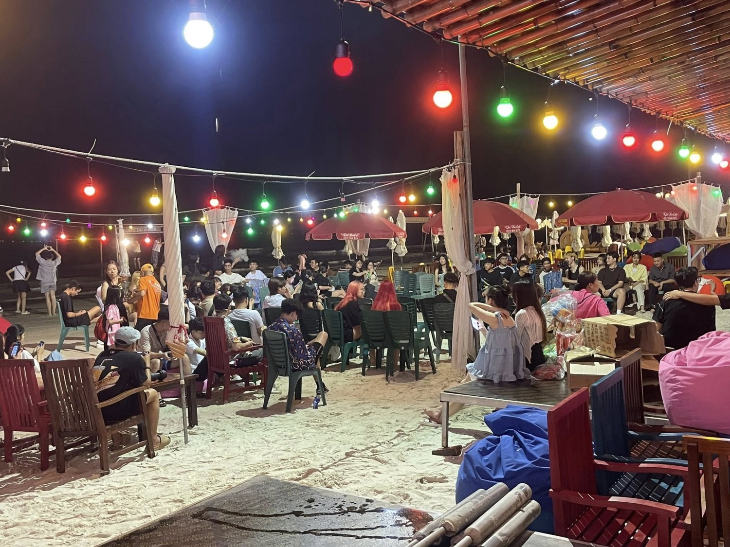 Cắm trại tiệc nướng BBQ bãi biển